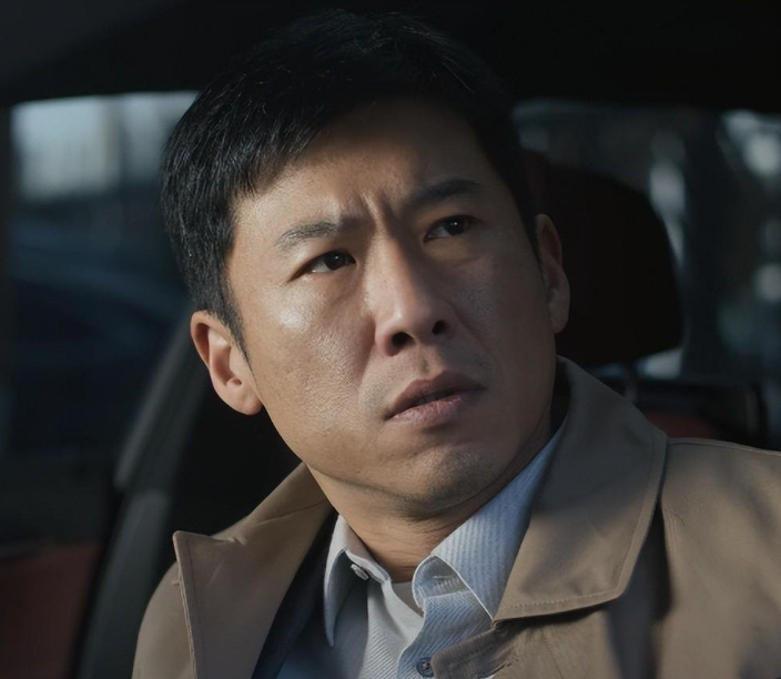 《利剑玫瑰》上星央视首播,热巴被新华社点名:请把制服焊在身上
