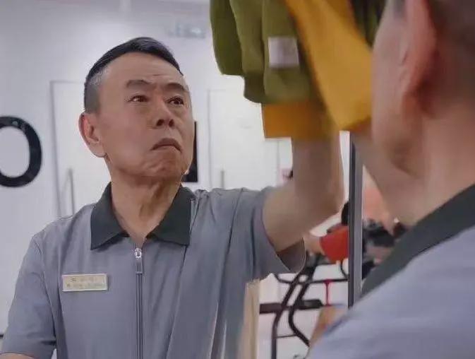 68岁潘长江出演首部短剧,与《甄嬛传》“端妃”上演一见钟情黄昏恋