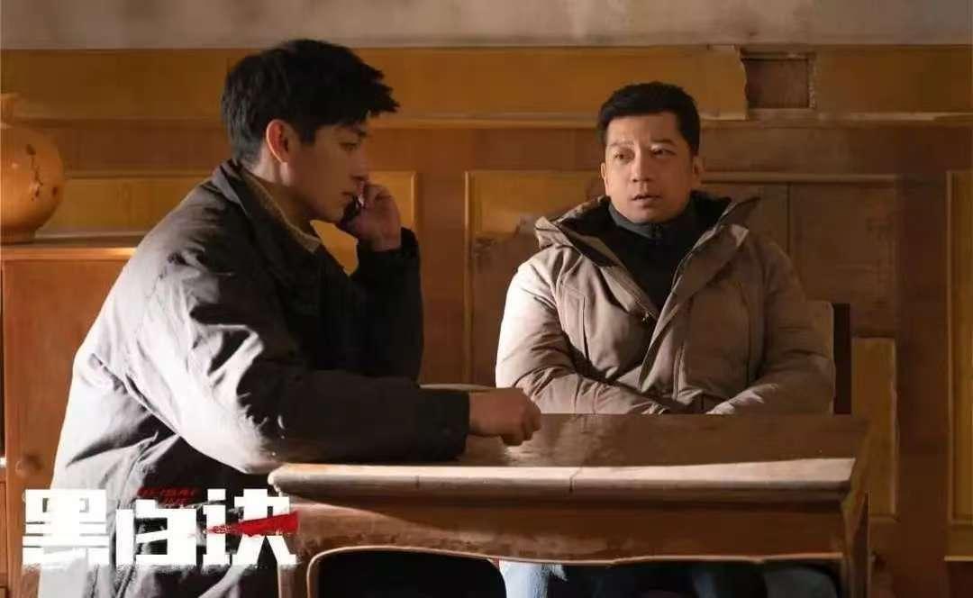 刑侦剧《黑白局》首播口碑出炉，观众评价一针见血，杨旭文成炮火